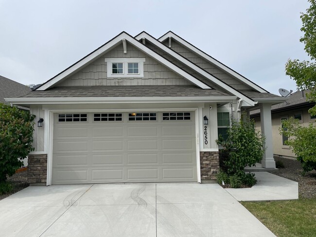 Building Photo - Elegant Single-Level Villa in Sought-After...