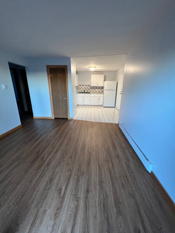 Building Photo - 12 East Side Dr