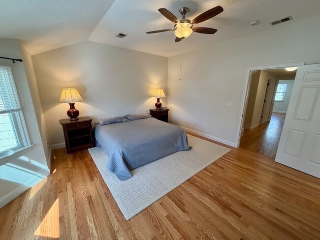 Building Photo - 4 N Park St