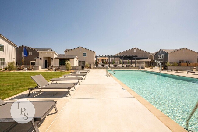 Building Photo - 2830 E Tamarind Dr