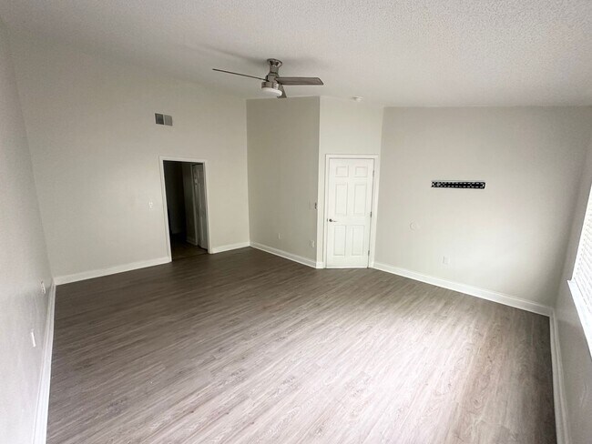Building Photo - 8824 Coral Palms Ct