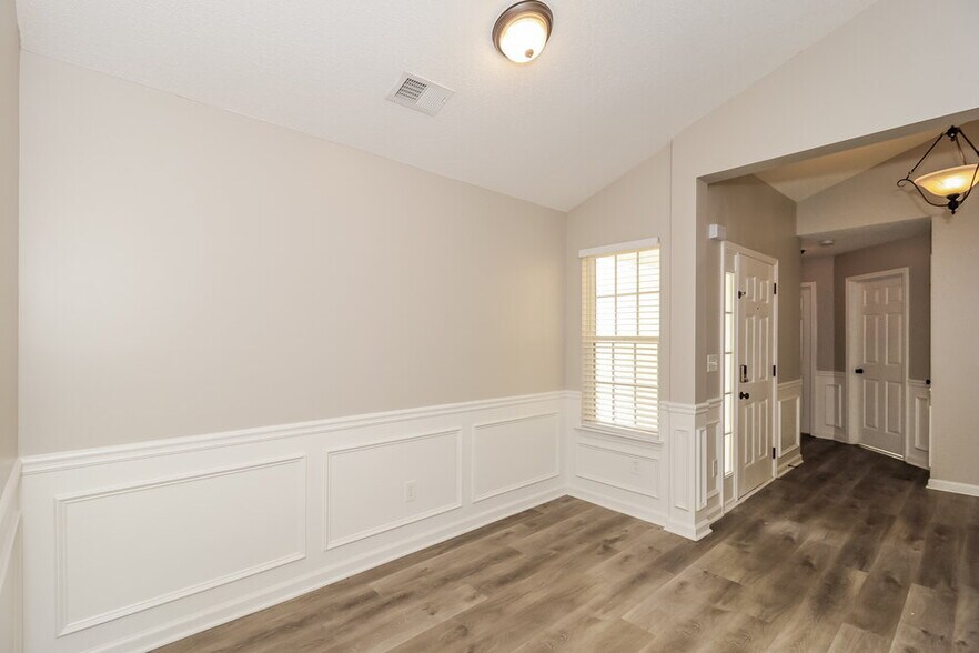 Building Photo - 526 Firethorn Ct