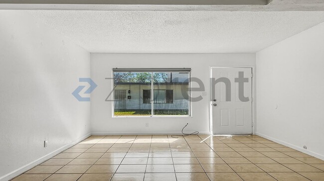 Building Photo - 132 W 18th St