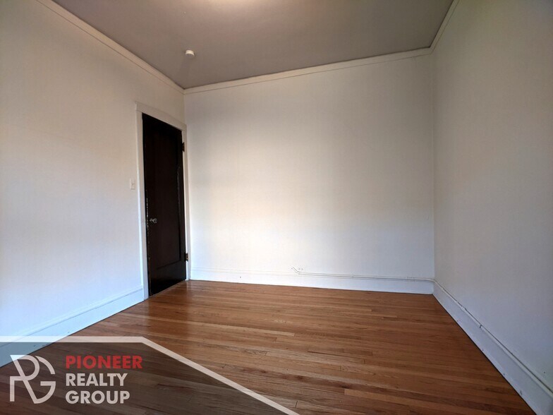 Building Photo - 1025 Dempster St