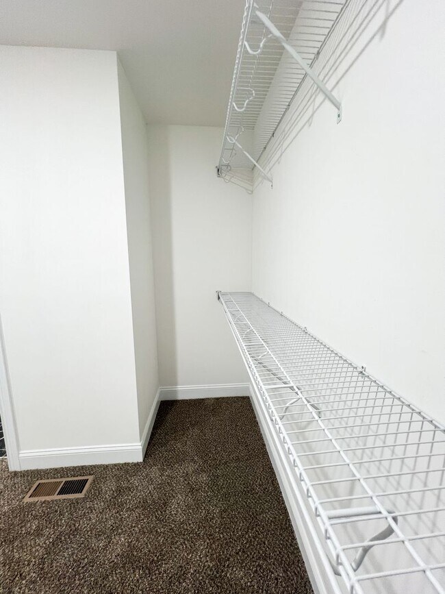 Building Photo - Move-In Specials Available! Beautiful Sing...