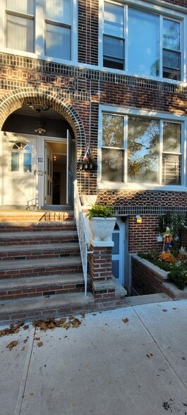 Entry - 46 Clara St