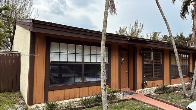 Building Photo - 10680 Cherry Ave