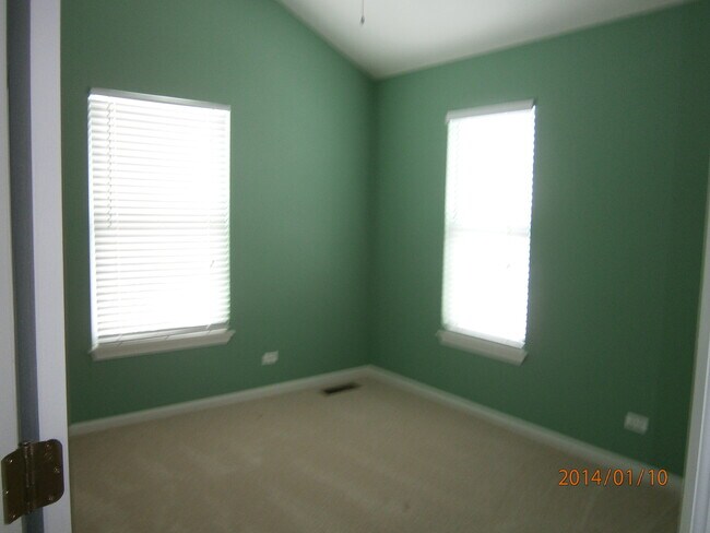 Building Photo - 431 Nelson Dr