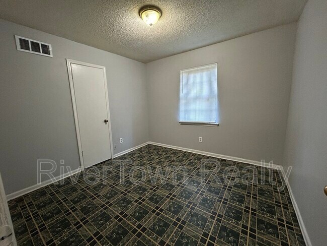 Building Photo - 4505 Spring Glen Dr