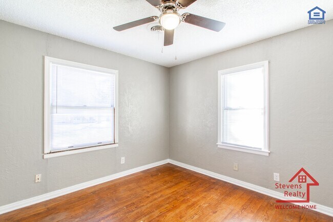 Building Photo - 2524 Prentice NW