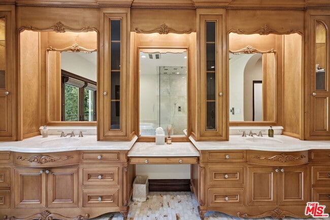 Building Photo - 2108 San Ysidro Dr