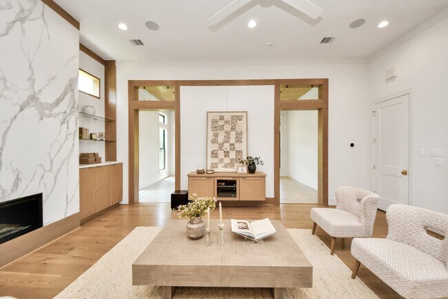 Building Photo - 739 Azaleadell Dr