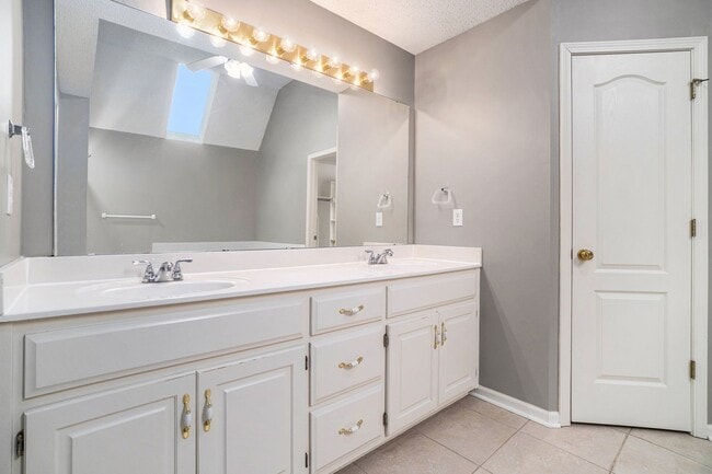 Building Photo - 4 Bed 3 Bath home in BlueValley