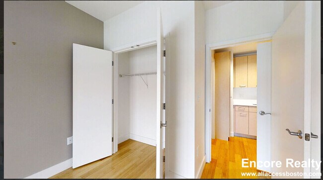 Building Photo - 1085 Boylston St