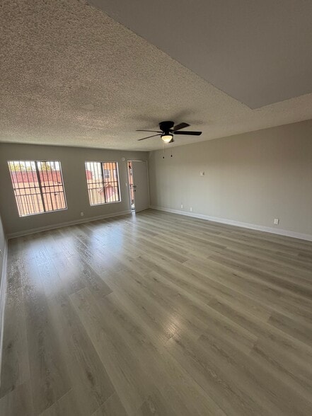 Building Photo - 4265 S Hoover St