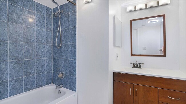 Building Photo - 3111 Oakland Shores Dr