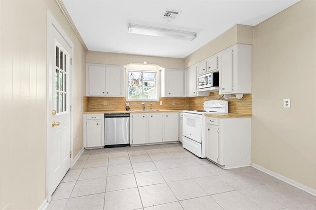 Building Photo - 4967 Lazy Ln