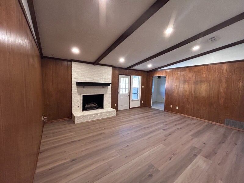 Building Photo - 902 Walnut St