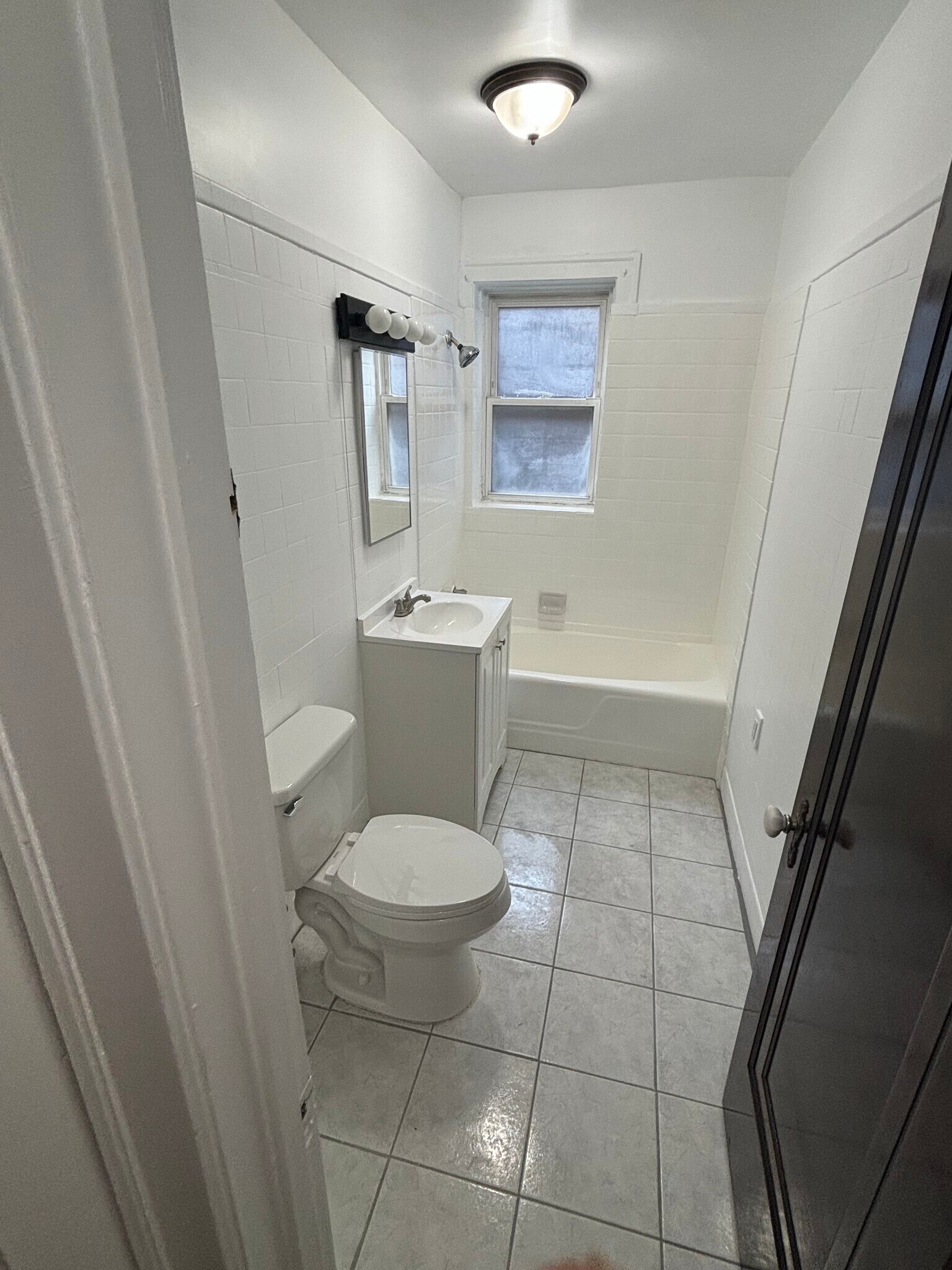 Building Photo - 7935 S Ellis Ave