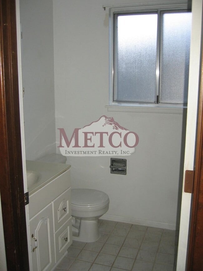 Building Photo - Darling 3 bedroom Springfield Home