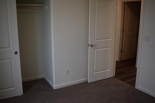 Building Photo - 4554 Iris Ct