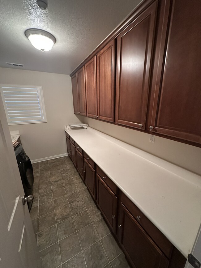 Building Photo - 16275 Summerset Street