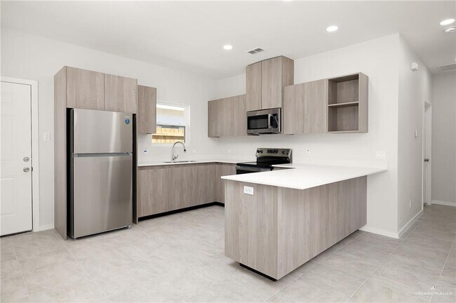 Building Photo - 402 N Alexandrite Ave