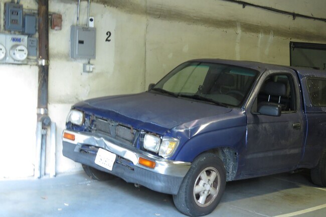 Building Photo - Hidden Gem with Outrageous Views - 1 Bedroom w/ Parking