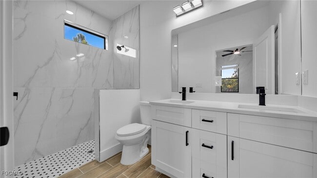 Building Photo - 704 Homer Ave S