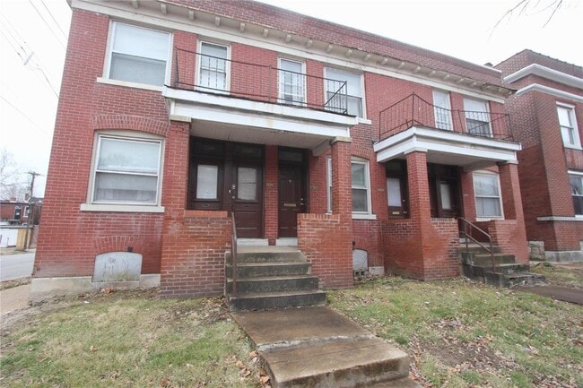 Primary Photo - 3502 Arsenal St