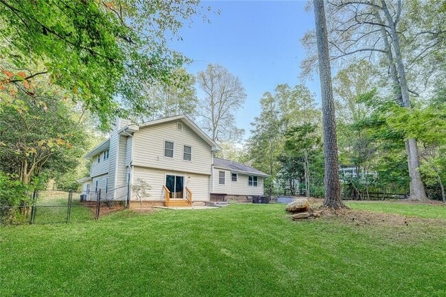 Building Photo - 1185 Lake Colony Dr