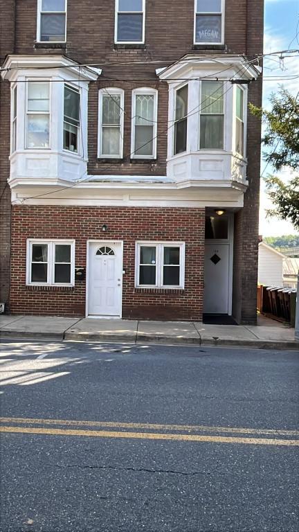 Building Photo - 124 W Potomac St