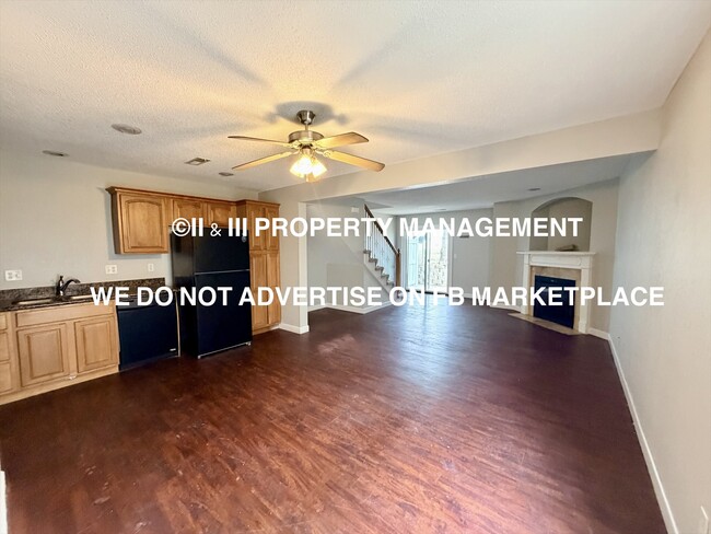 Building Photo - 921 SW Peach Tree Ln