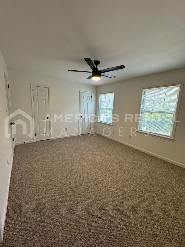 Building Photo - Home available in Homewood! Available to V...