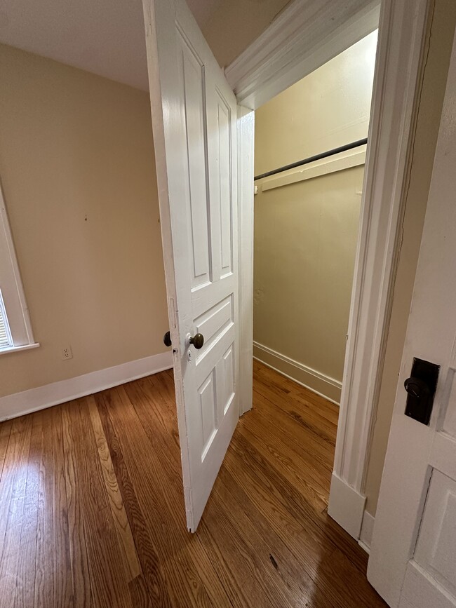 Building Photo - 829 Miller Ave