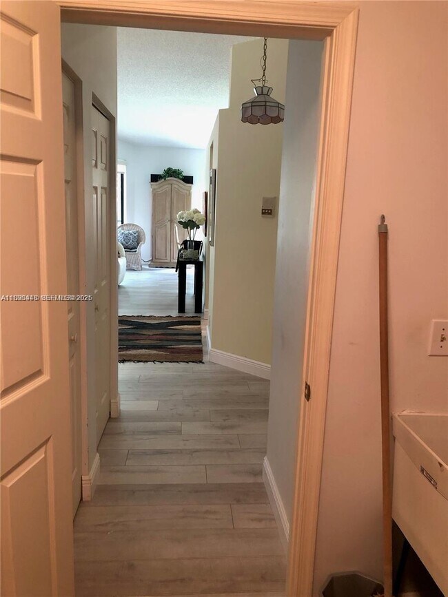 Building Photo - 5800 Coach House Cir