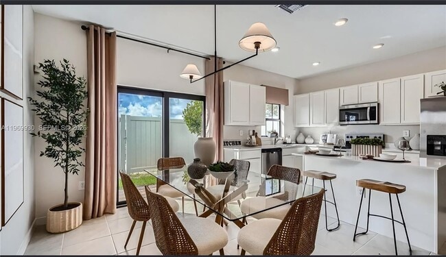 Building Photo - 1114 SW 9th Ave