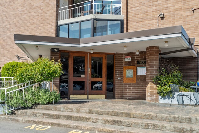 Building Photo - 9500 Rainier Ave S