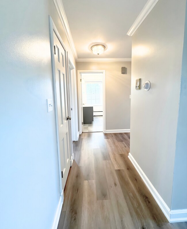 Building Photo - 400 N Webb Ave