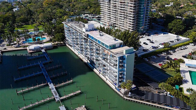 Building Photo - 770 NE 69th St