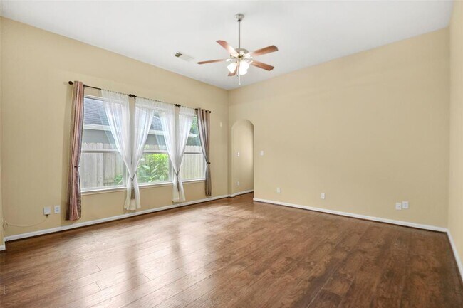 Building Photo - 12806 Pecan Shores Dr