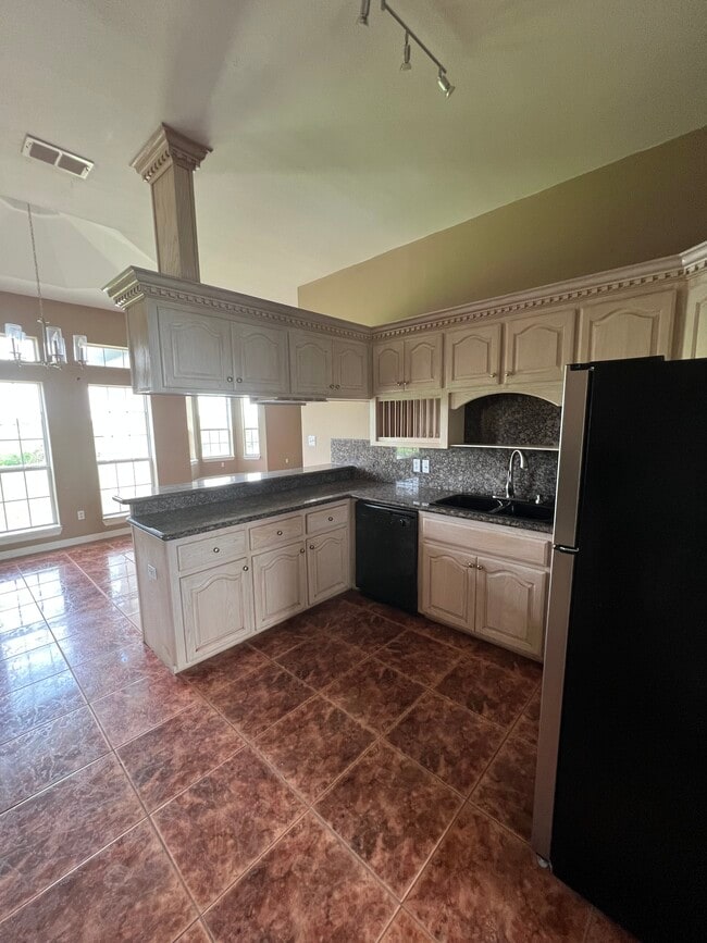 Building Photo - 420 W Palm Dr