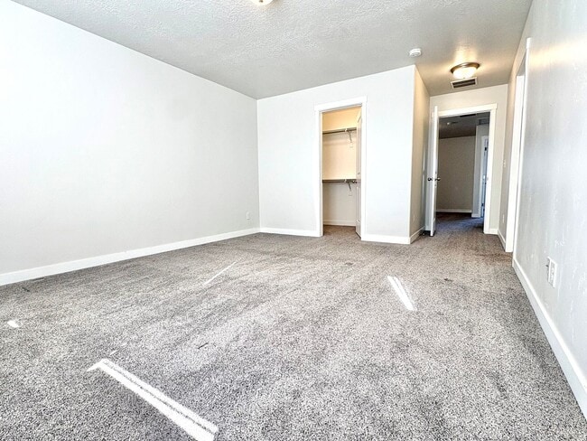 Building Photo - West Jordan 3-Bedroom Home - Clean, Cozy & Convenient