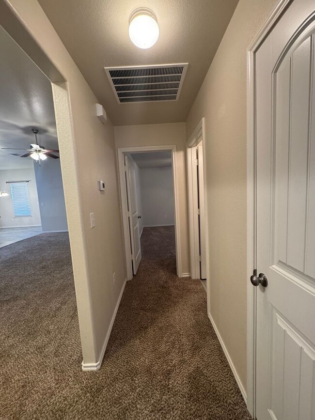 Building Photo - Located in Heritage Hills!!! 3/2/2 Fabulou...