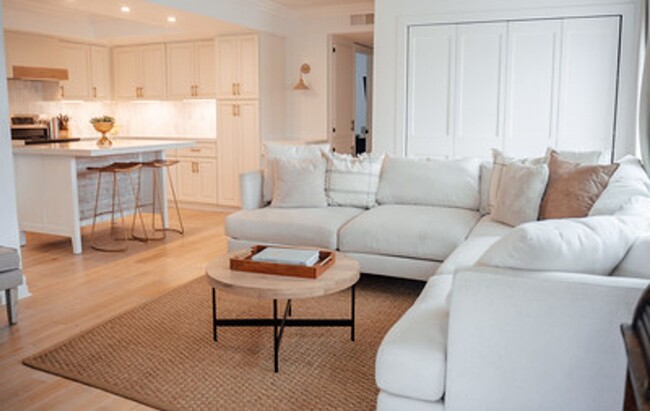 Building Photo - Waterfront 4 Bedroom
