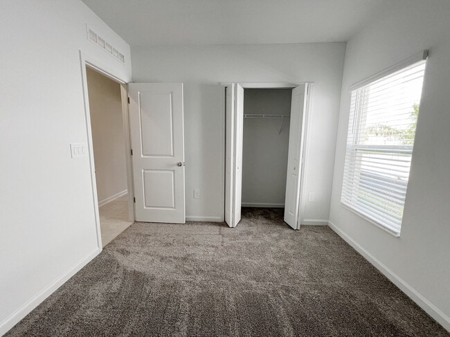 Building Photo - 317 Singing Sands Cir