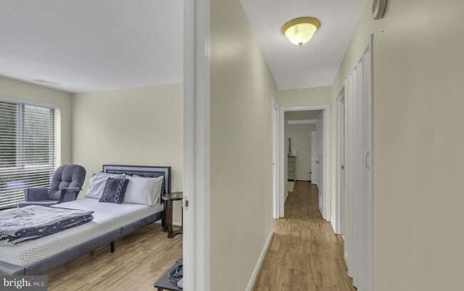 Building Photo - 11232 Chestnut Grove Square