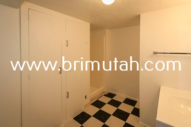 Building Photo - 3671 S 2245 E