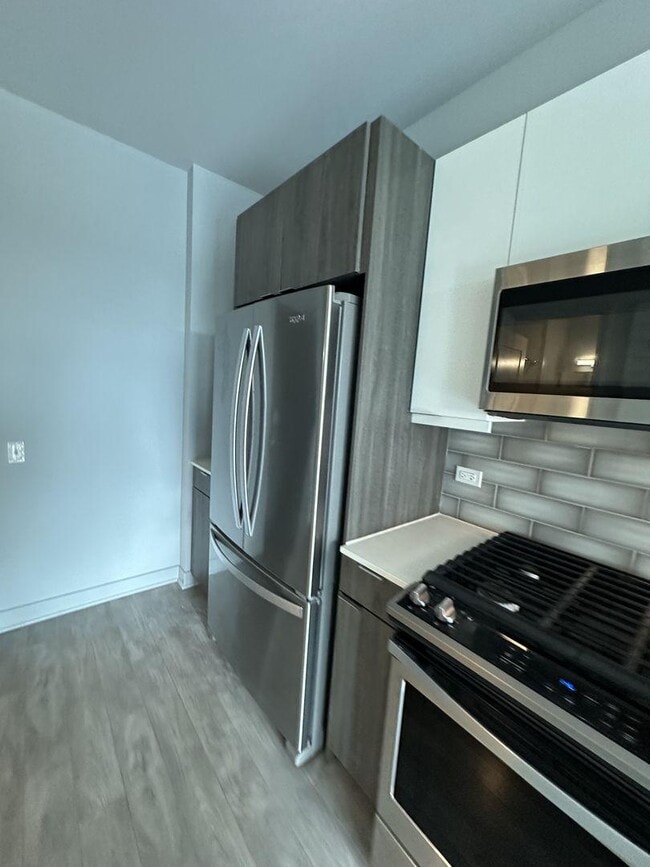 Building Photo - 0 bedroom in Chicago IL 60613