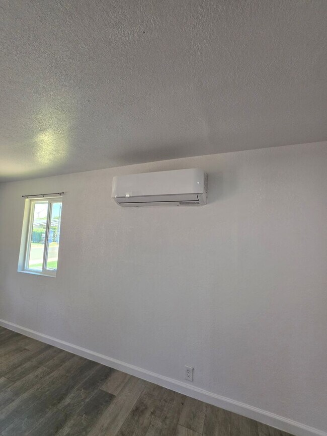 Building Photo - 3 Bedroom 1 Bath Home